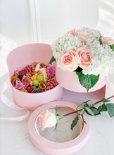 Load image into Gallery viewer, Mother’s Day Grazing Box
